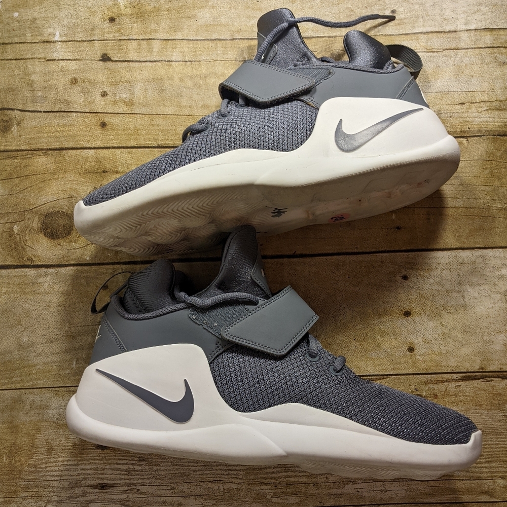 Nike kwazi grey